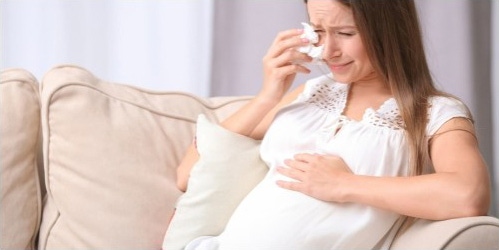 懷孕媽媽容易受到荷爾蒙影響，導致情緒低落。