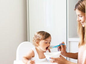 4~6個月開始接觸副食品!寶寶也想換換口味