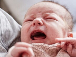 嬰兒腸絞痛怎麼辦?從 4 大症狀判斷、5S 舒緩方法一次看懂 嬰兒腸絞痛怎麼辦?從 4 大症狀判斷、5S 舒緩方法一次看懂