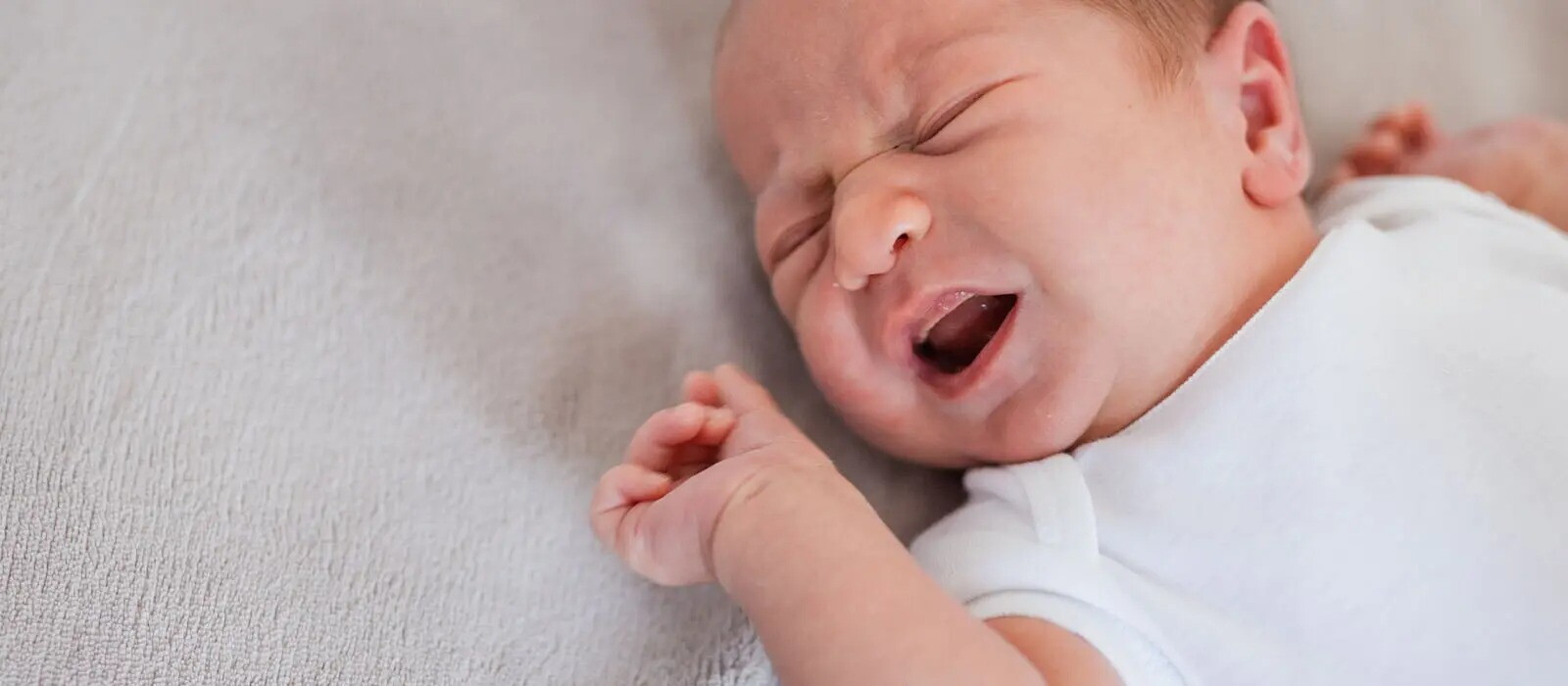 嬰兒咳嗽怎麼辦？新生兒咳嗽常見12原因、舒緩方法